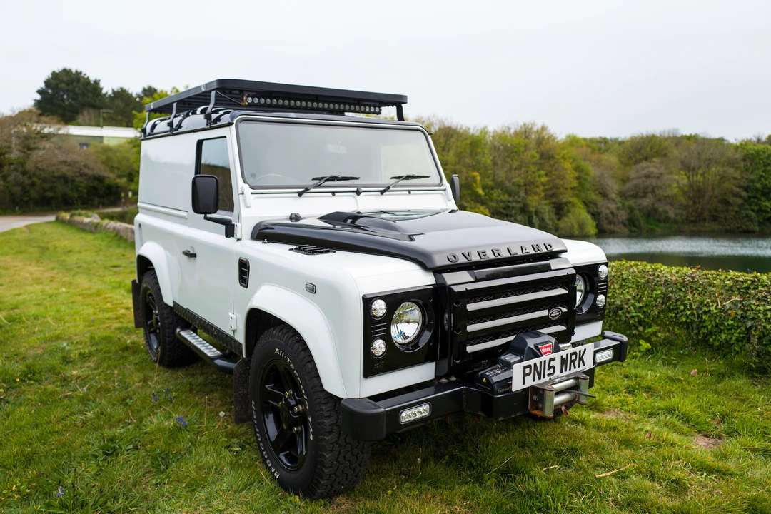 2015 Land Rover Defender 90 - Image 6 of 31