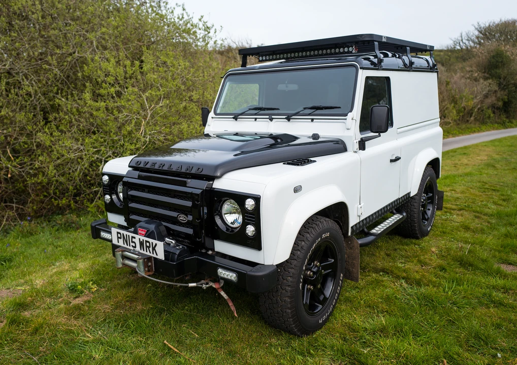 2015 Land Rover Defender 90 - Image 14 of 31