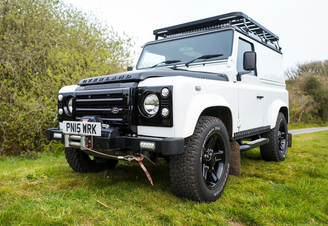 2015 Land Rover Defender 90 - Image 15 of 31