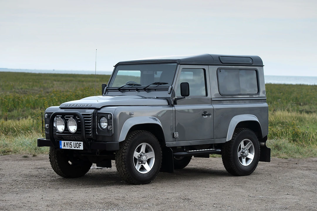 2015 Land Rover Defender 90 - Image 2 of 31