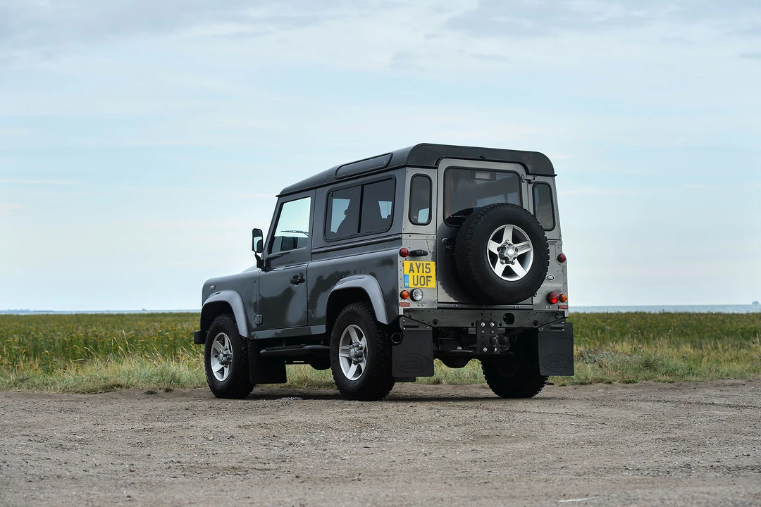 2015 Land Rover Defender 90 - Image 30 of 31
