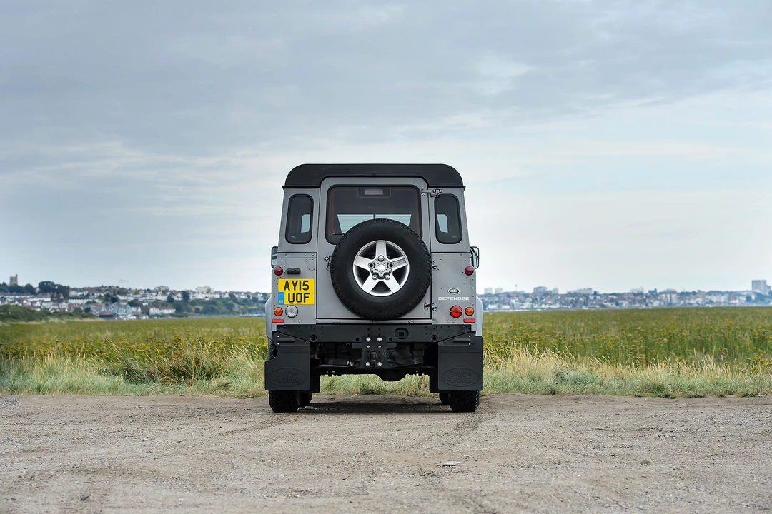 2015 Land Rover Defender 90 - Image 7 of 31