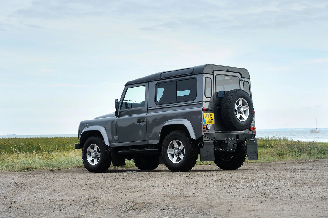 2015 Land Rover Defender 90 - Image 28 of 31