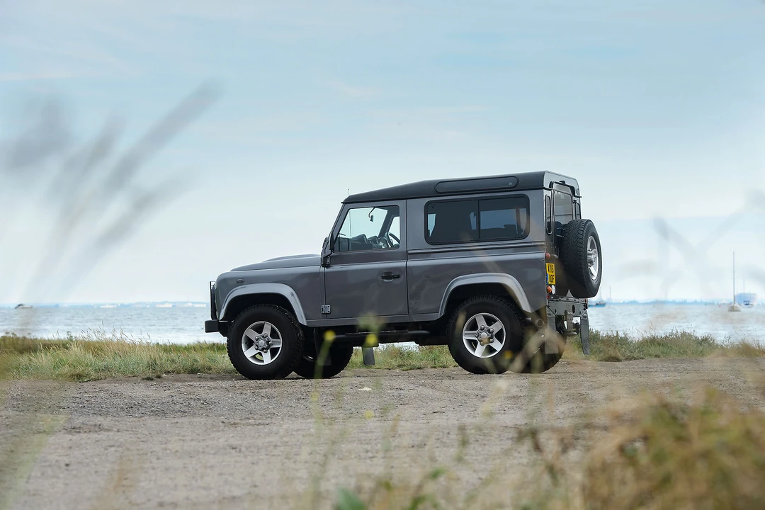2015 Land Rover Defender 90 - Image 27 of 31