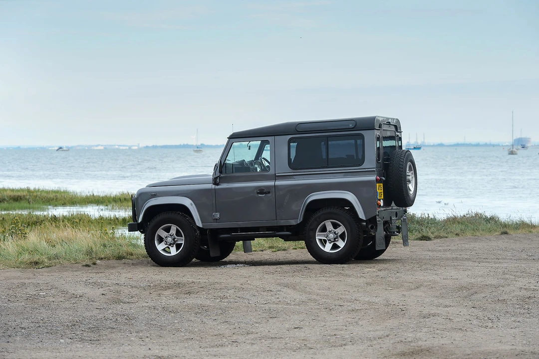 2015 Land Rover Defender 90 - Image 26 of 31