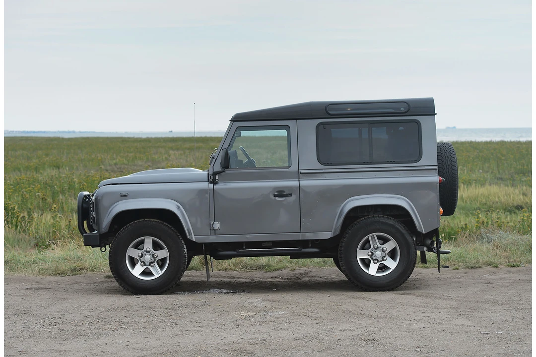 2015 Land Rover Defender 90 - Image 9 of 31