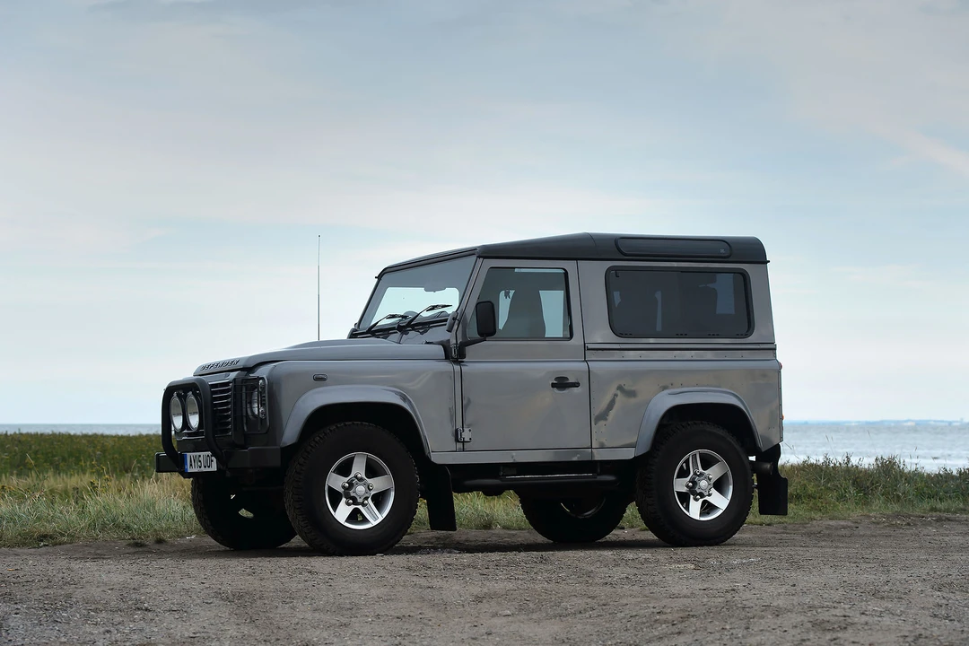 2015 Land Rover Defender 90 - Image 25 of 31