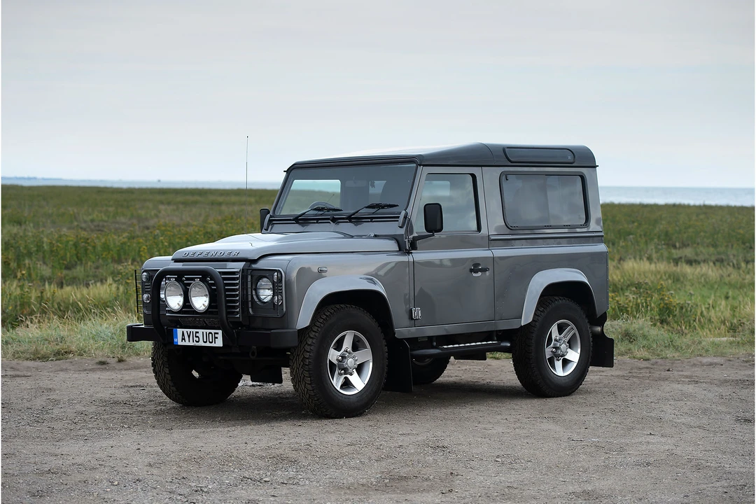 2015 Land Rover Defender 90 - Image 10 of 31