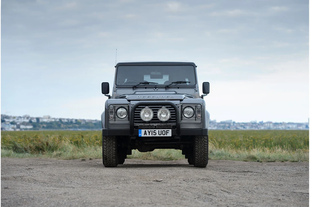 2015 Land Rover Defender 90 - Image 4 of 31