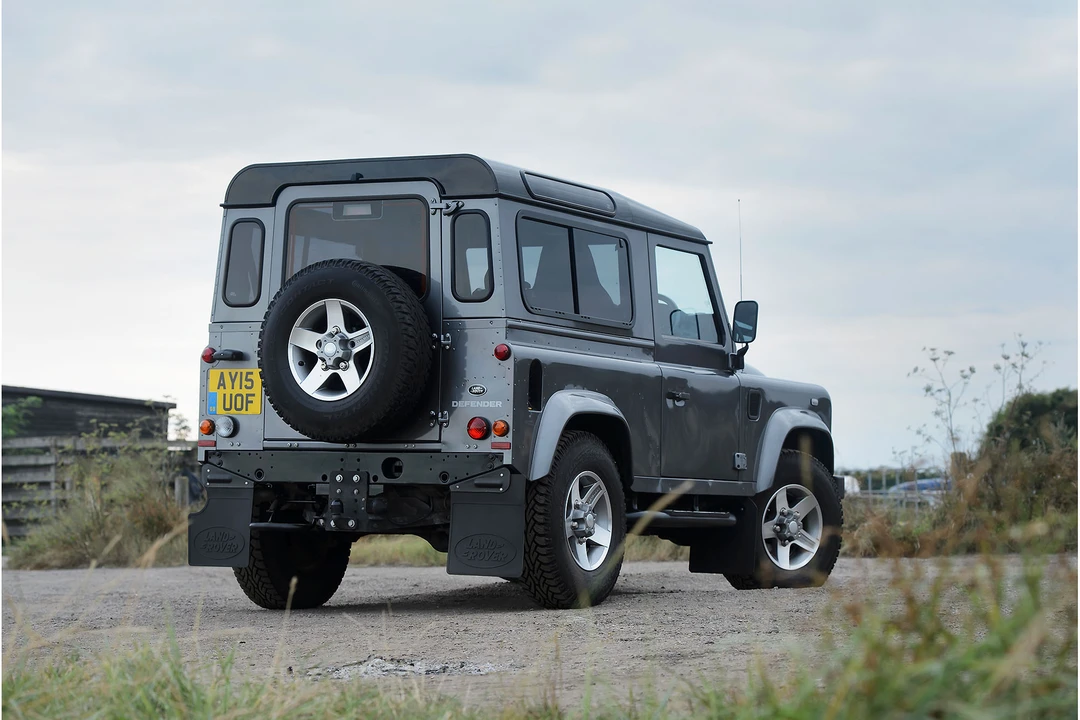 2015 Land Rover Defender 90 - Image 19 of 31