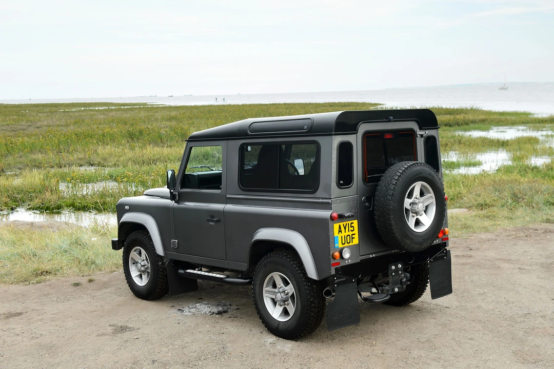 2015 Land Rover Defender 90 - Image 8 of 31