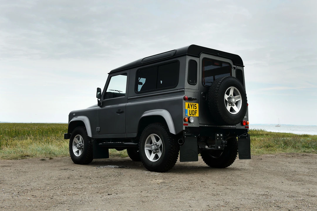 2015 Land Rover Defender 90 - Image 18 of 31
