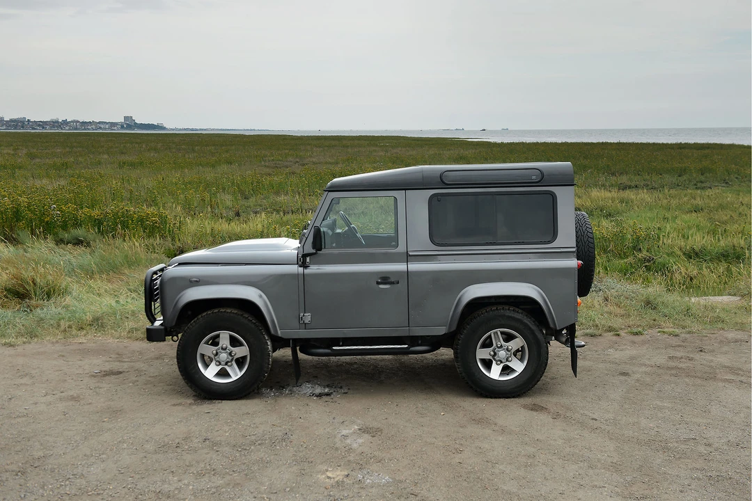2015 Land Rover Defender 90 - Image 17 of 31