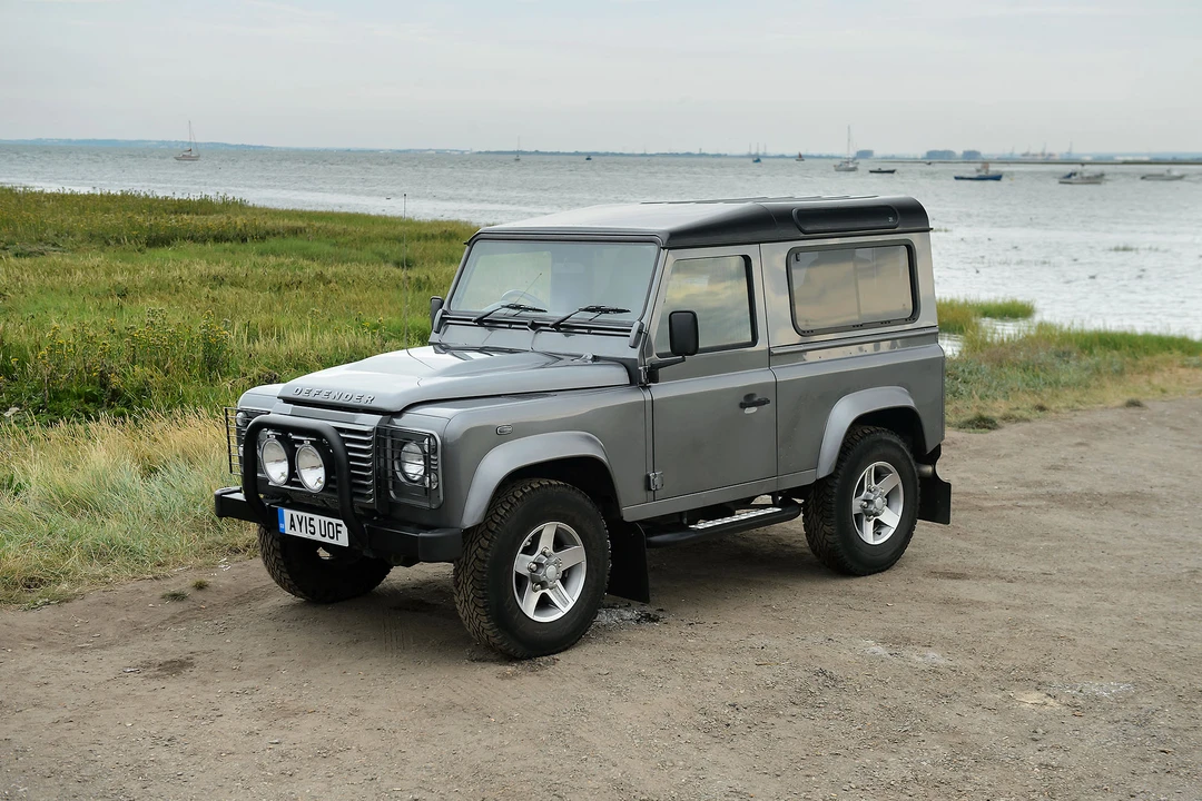 2015 Land Rover Defender 90 - Image 16 of 31
