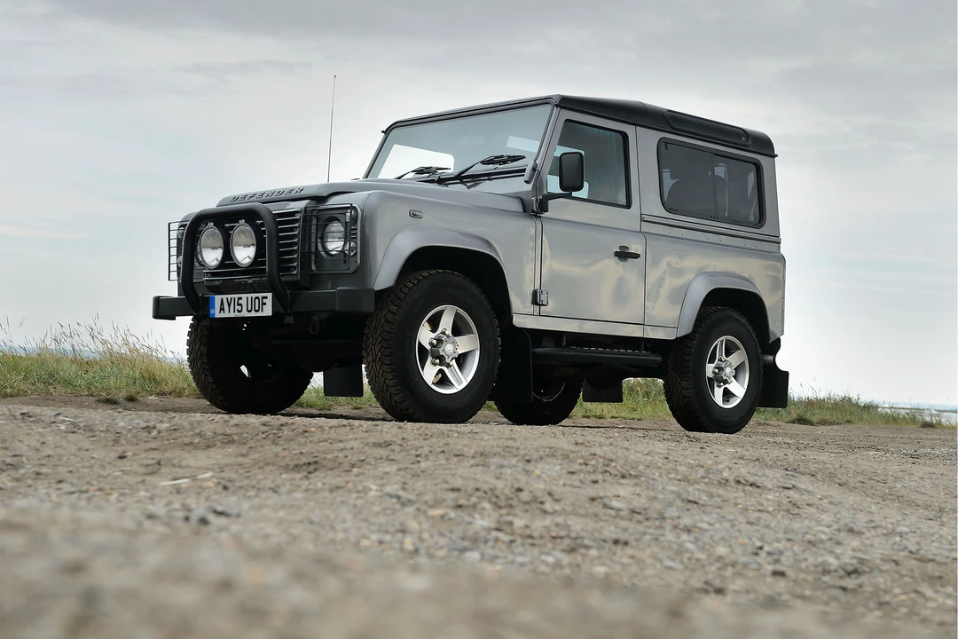 2015 Land Rover Defender 90 - Image 15 of 31