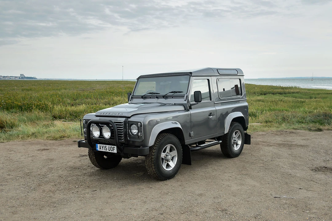 2015 Land Rover Defender 90 - Image 14 of 31