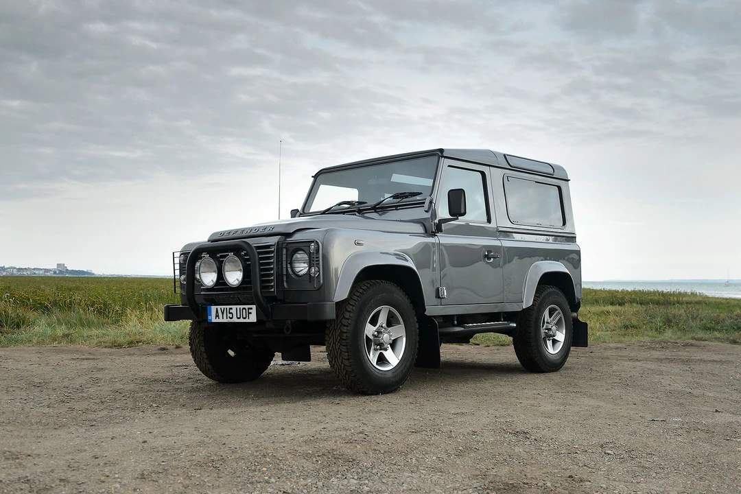 2015 Land Rover Defender 90 - Image 3 of 31