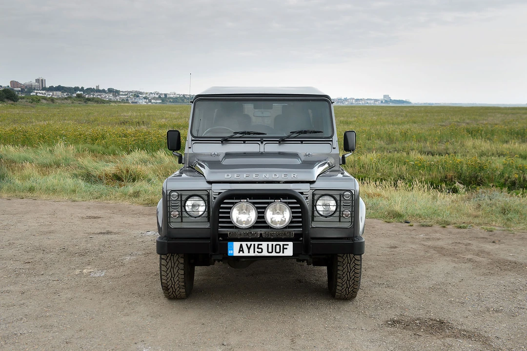 2015 Land Rover Defender 90 - Image 13 of 31