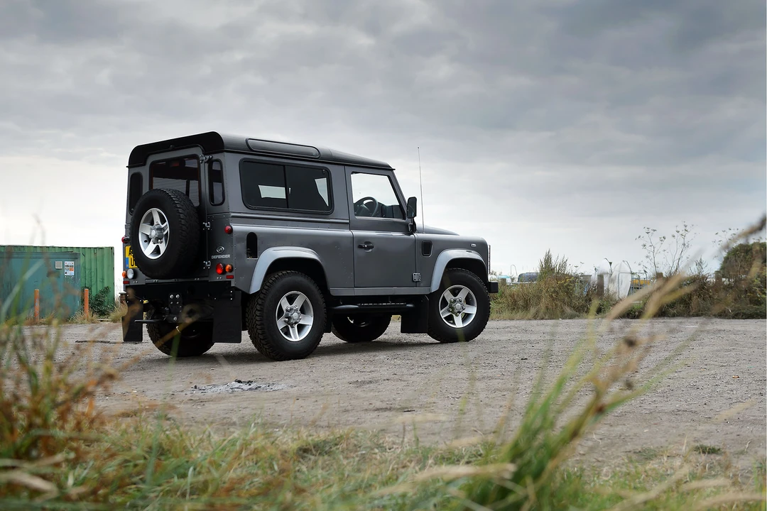 2015 Land Rover Defender 90 - Image 6 of 31