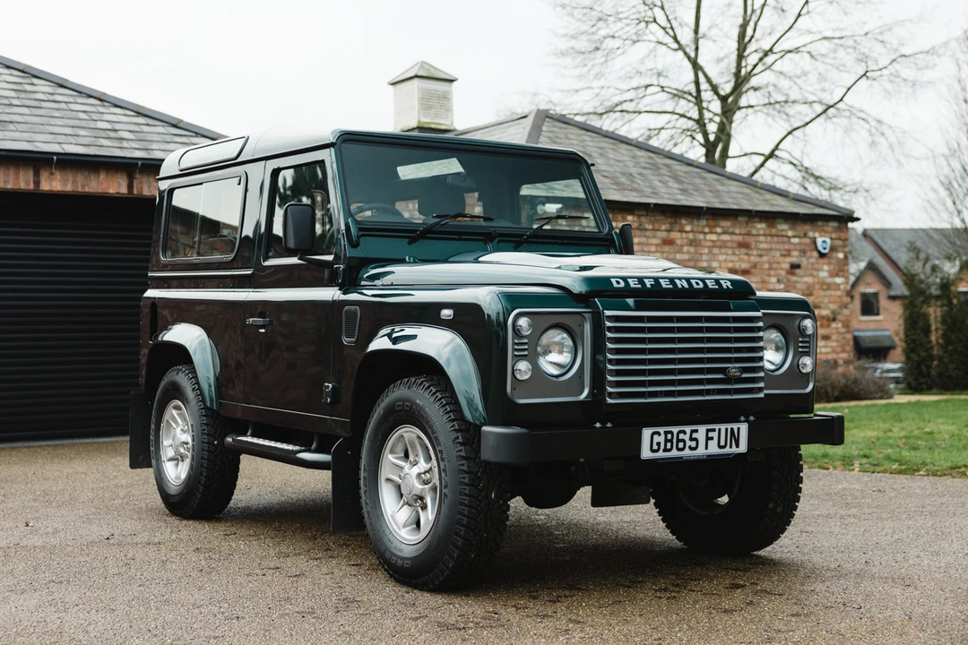 2015 Land Rover Defender 90 - Image 2 of 31