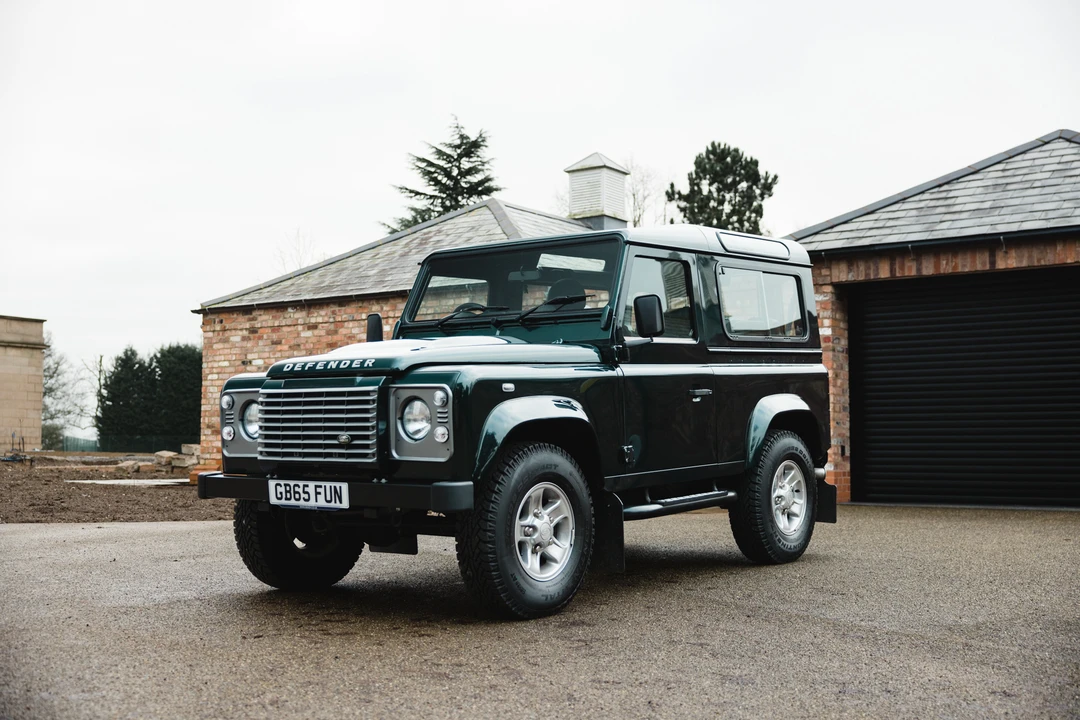 2015 Land Rover Defender 90 - Image 13 of 31