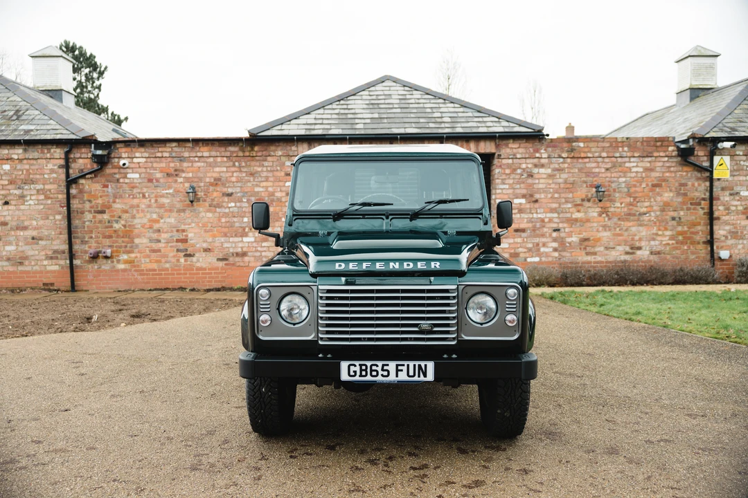 2015 Land Rover Defender 90 - Image 11 of 31