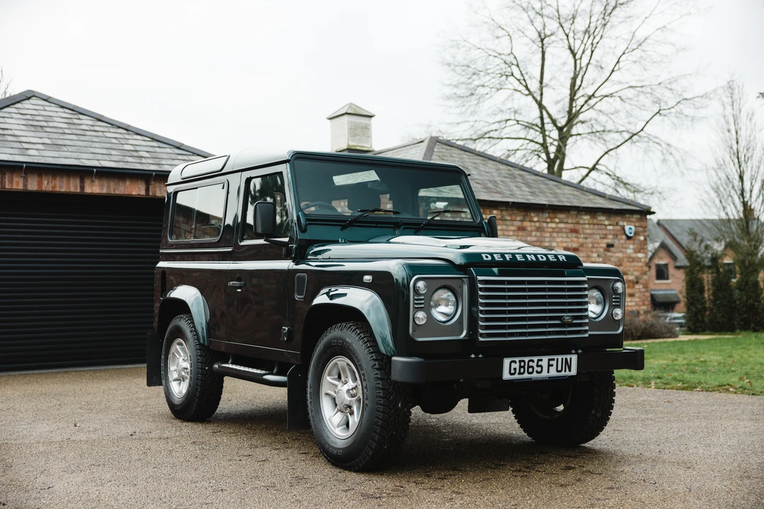 2015 Land Rover Defender 90 - Image 10 of 31