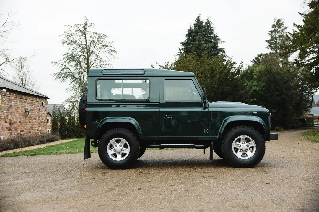 2015 Land Rover Defender 90 - Image 9 of 31