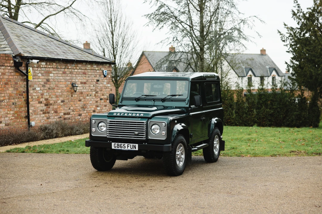 2015 Land Rover Defender 90 - Image 4 of 31