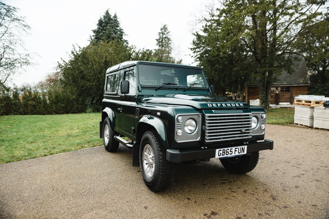 2015 Land Rover Defender 90 - Image 19 of 31