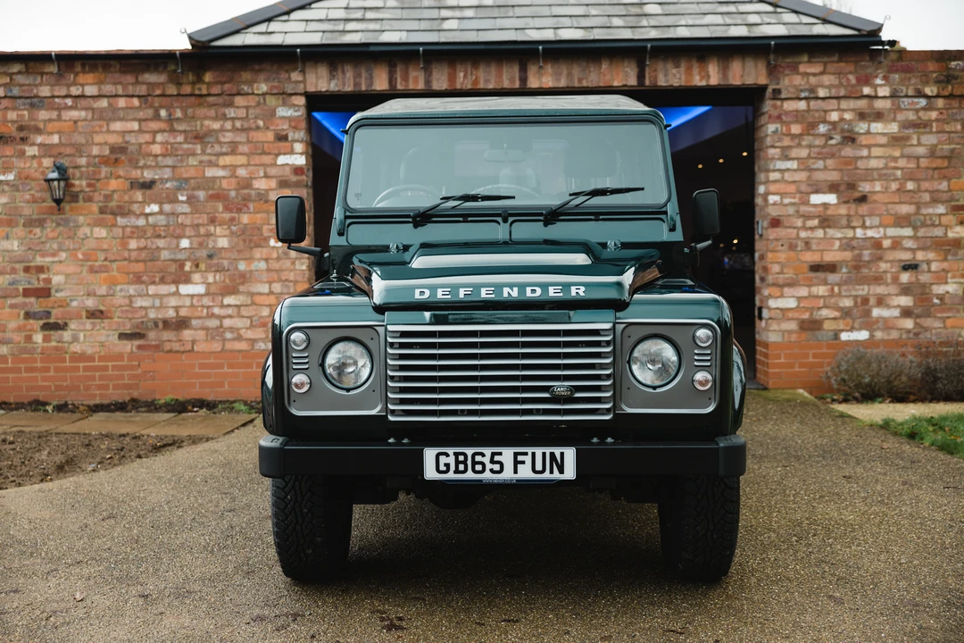 2015 Land Rover Defender 90 - Image 3 of 31