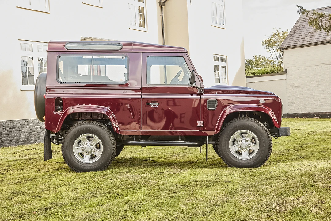 2015 Land Rover Defender 90 - Image 16 of 31