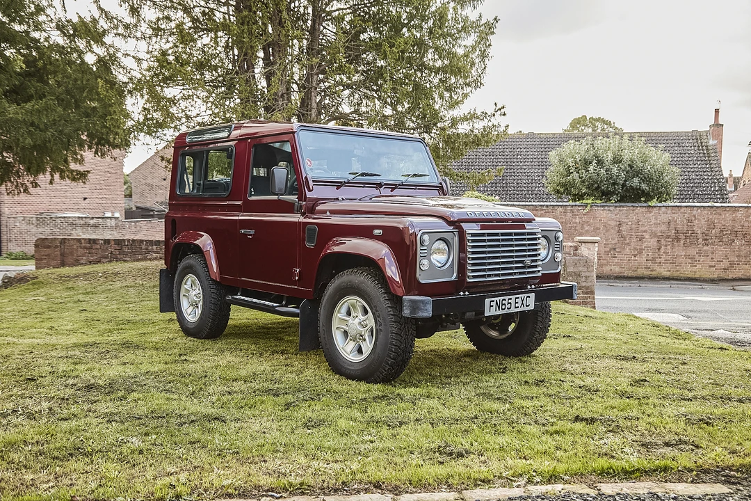 2015 Land Rover Defender 90 - Image 10 of 31
