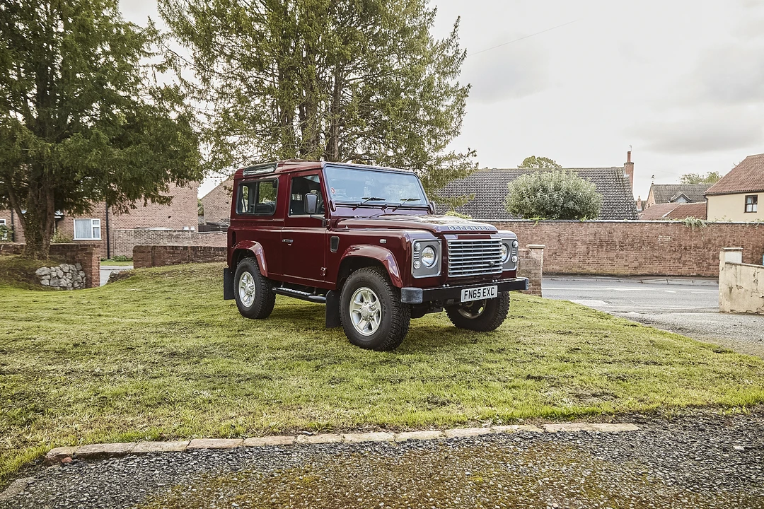 2015 Land Rover Defender 90 - Image 17 of 31