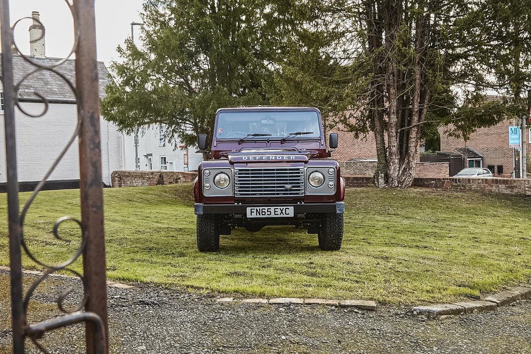 2015 Land Rover Defender 90 - Image 11 of 31