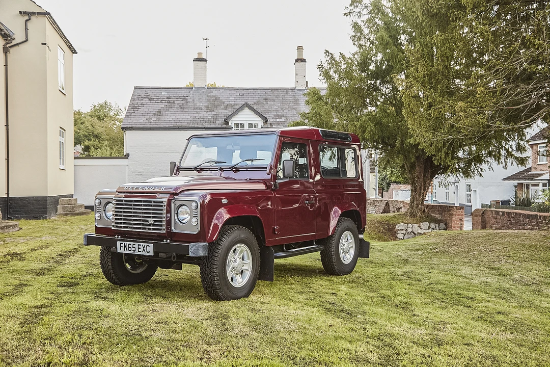2015 Land Rover Defender 90 - Image 4 of 31