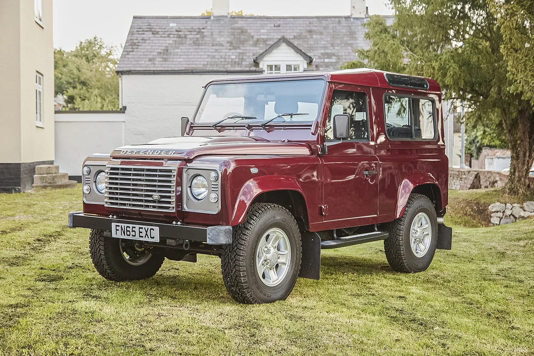 2015 Land Rover Defender 90 - Image 12 of 31