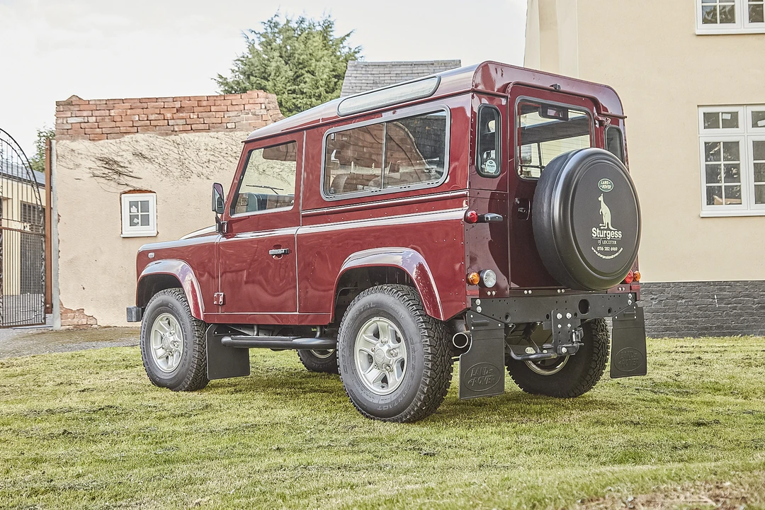 2015 Land Rover Defender 90 - Image 6 of 31
