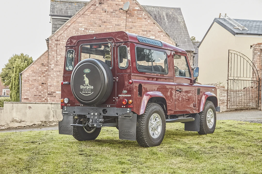 2015 Land Rover Defender 90 - Image 15 of 31