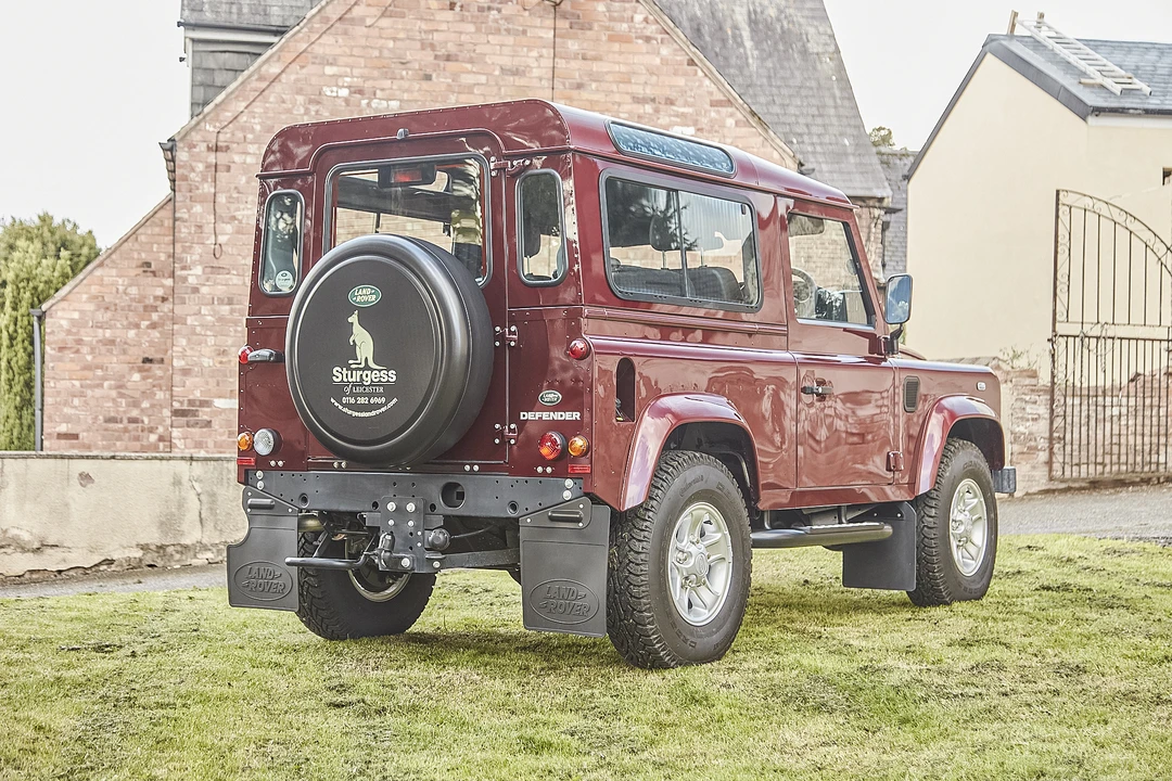2015 Land Rover Defender 90 - Image 8 of 31