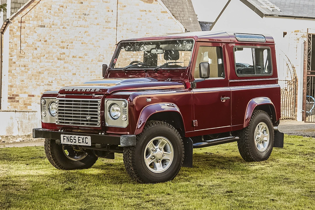 2015 Land Rover Defender 90 - Image 2 of 31