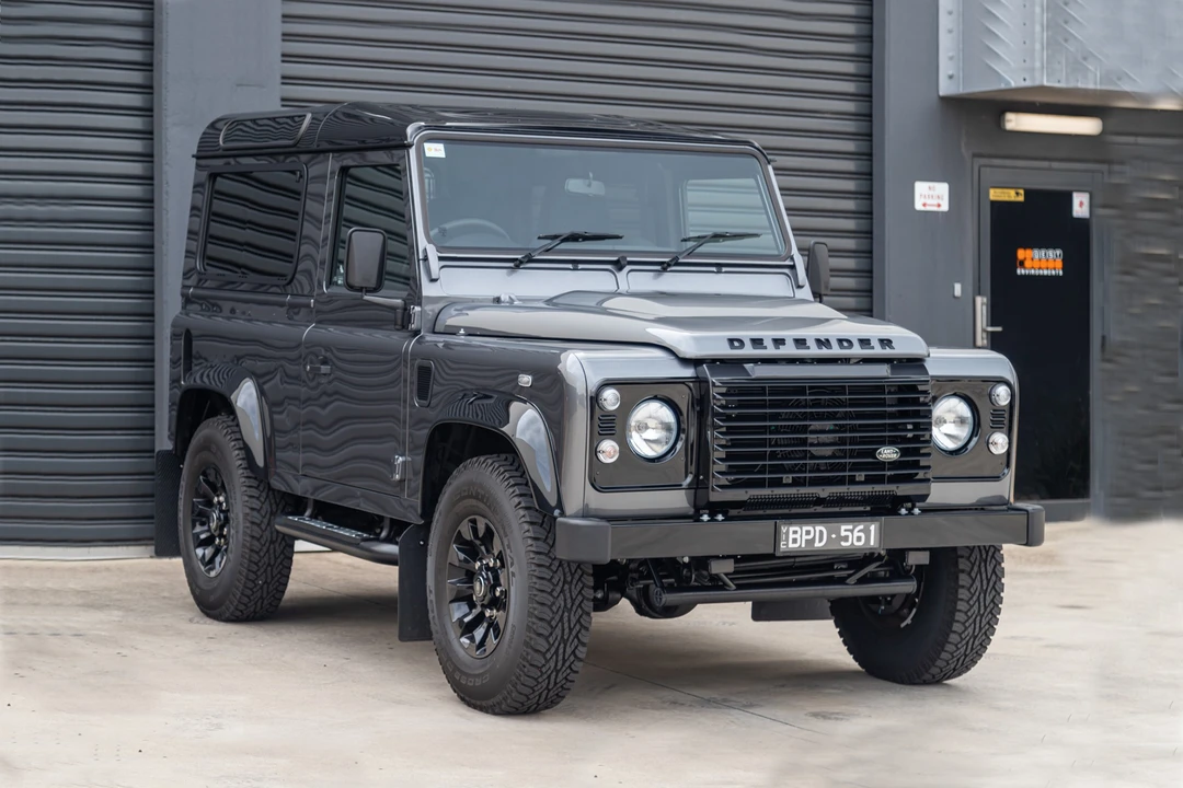 2015 Land Rover Defender 90 - Image 2 of 31