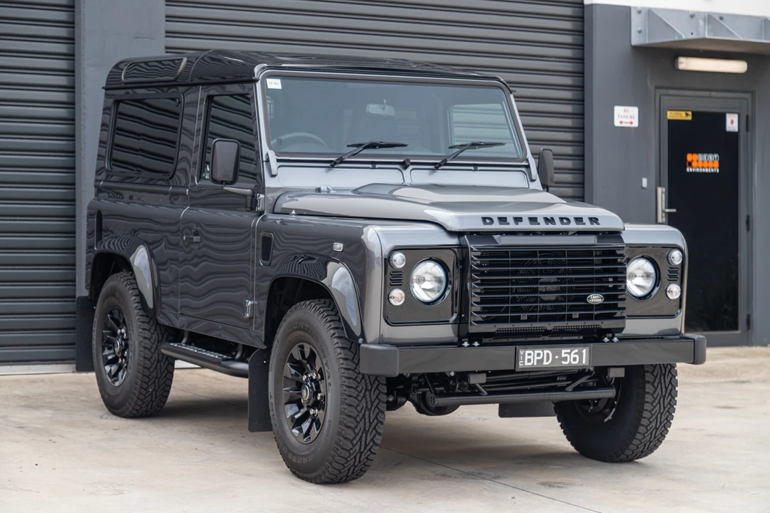 2015 Land Rover Defender 90 - Image 11 of 31