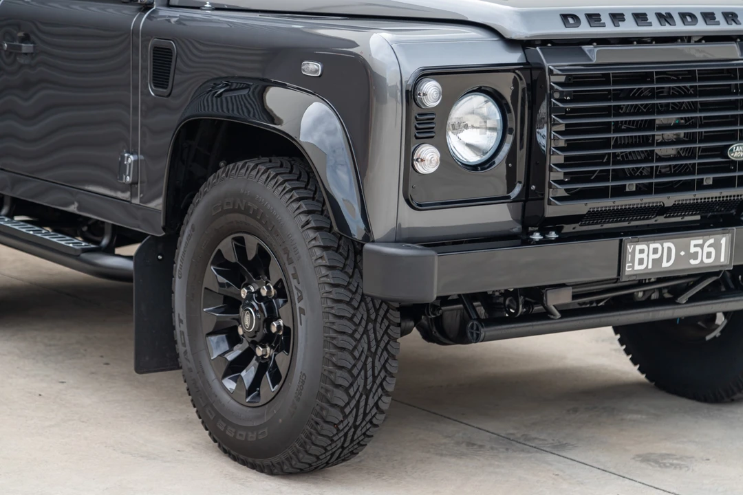 2015 Land Rover Defender 90 - Image 13 of 31