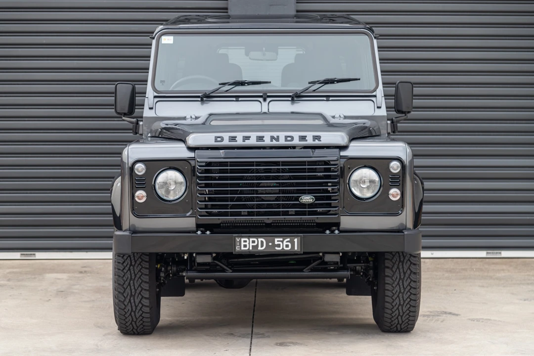 2015 Land Rover Defender 90 - Image 3 of 31