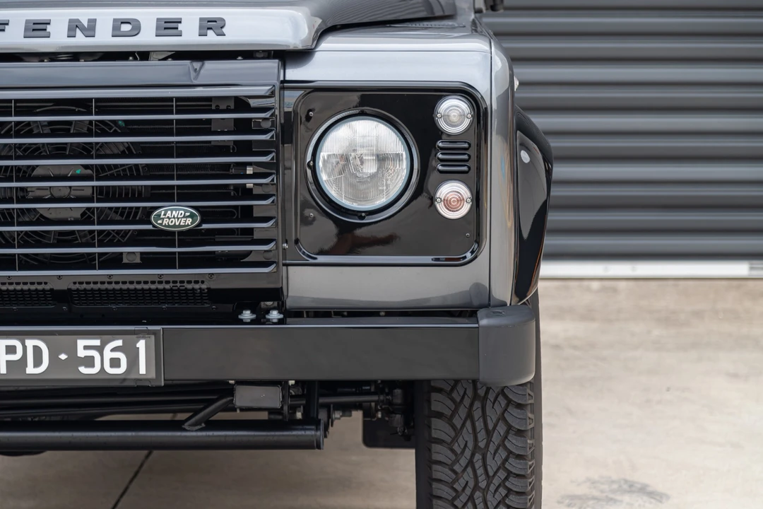 2015 Land Rover Defender 90 - Image 14 of 31