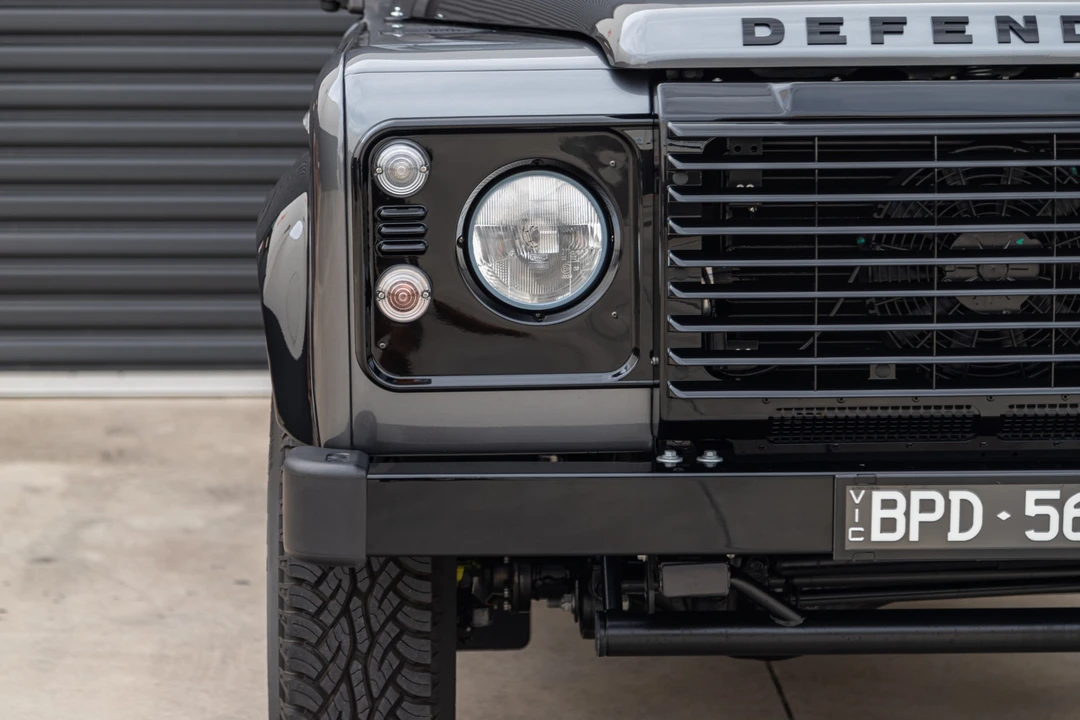 2015 Land Rover Defender 90 - Image 15 of 31