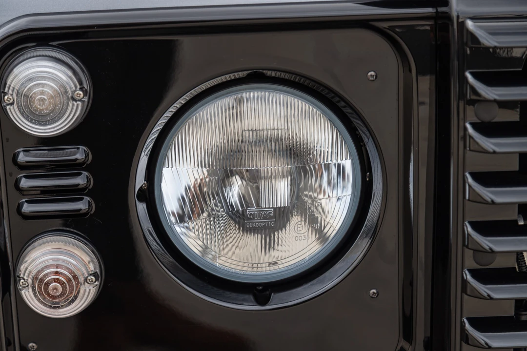 2015 Land Rover Defender 90 - Image 16 of 31