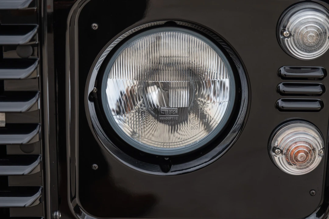 2015 Land Rover Defender 90 - Image 19 of 31