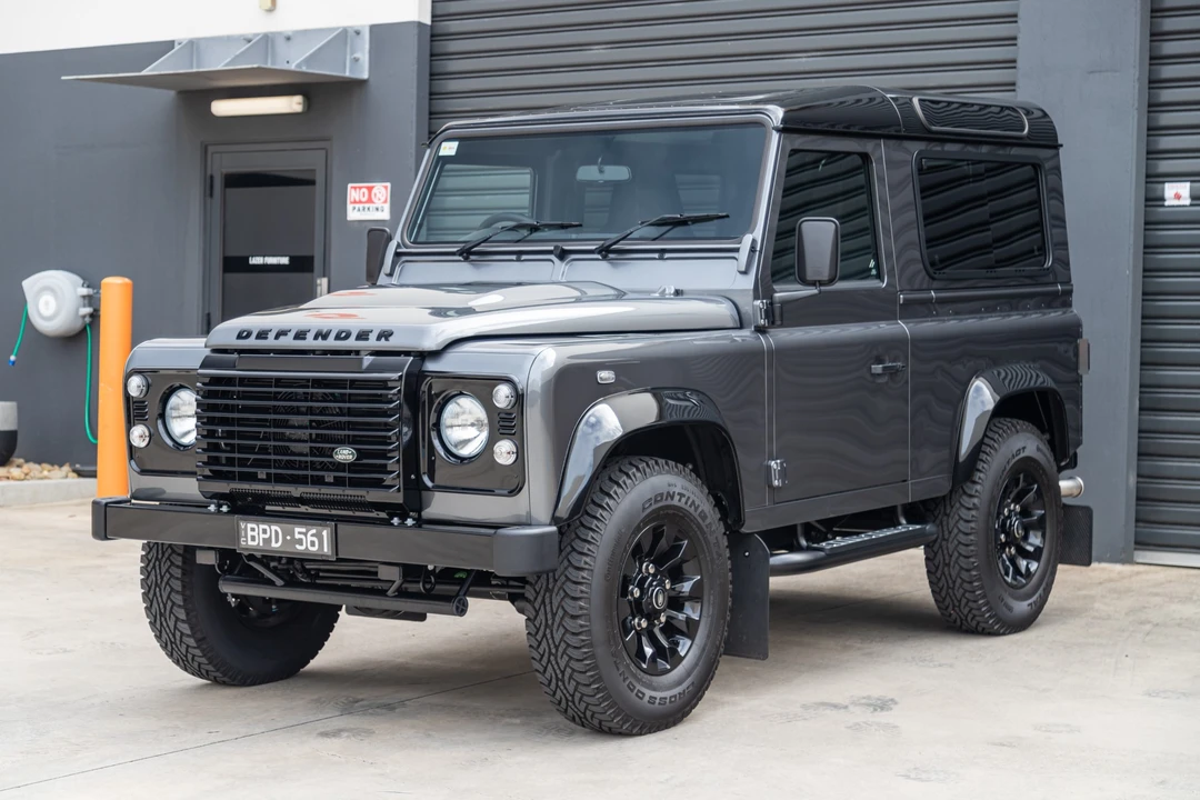 2015 Land Rover Defender 90 - Image 10 of 31
